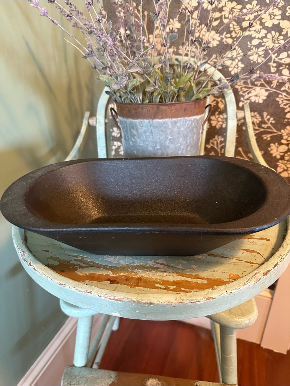 Decorative primitive style bowl.